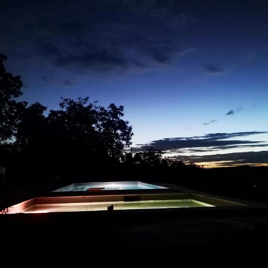 Domaine De Lascaux Bed & Breakfast Монтиняк Екстериор снимка