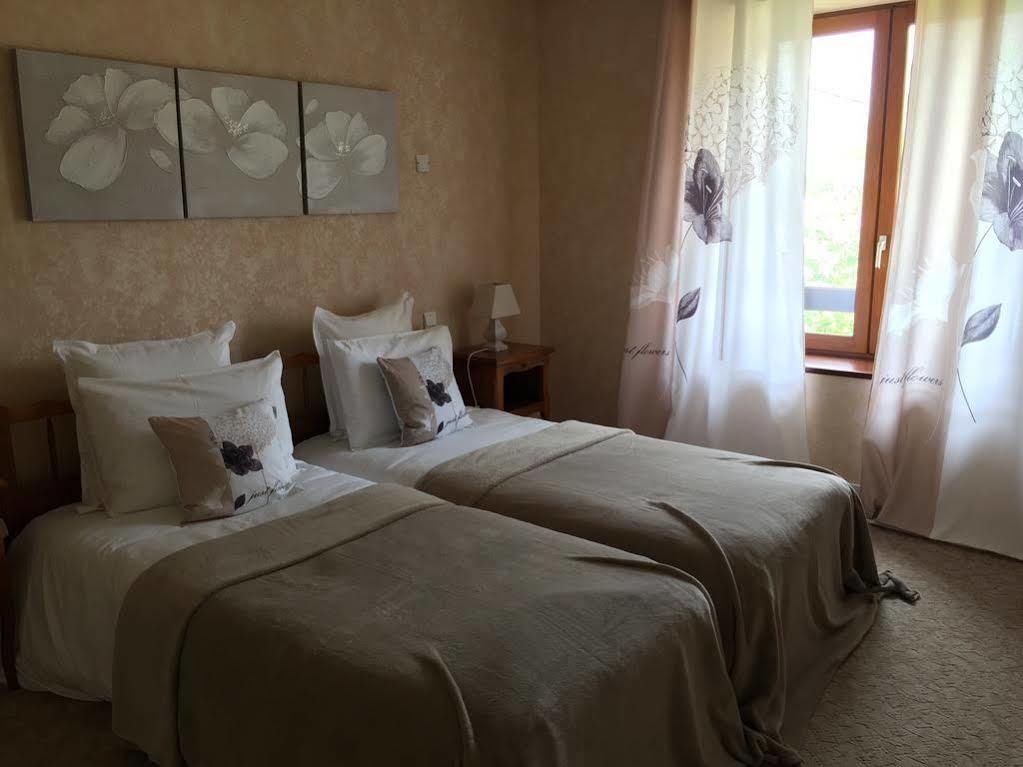Domaine De Lascaux Bed & Breakfast Монтиняк Екстериор снимка