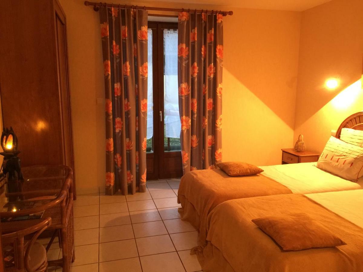 Domaine De Lascaux Bed & Breakfast Монтиняк Екстериор снимка