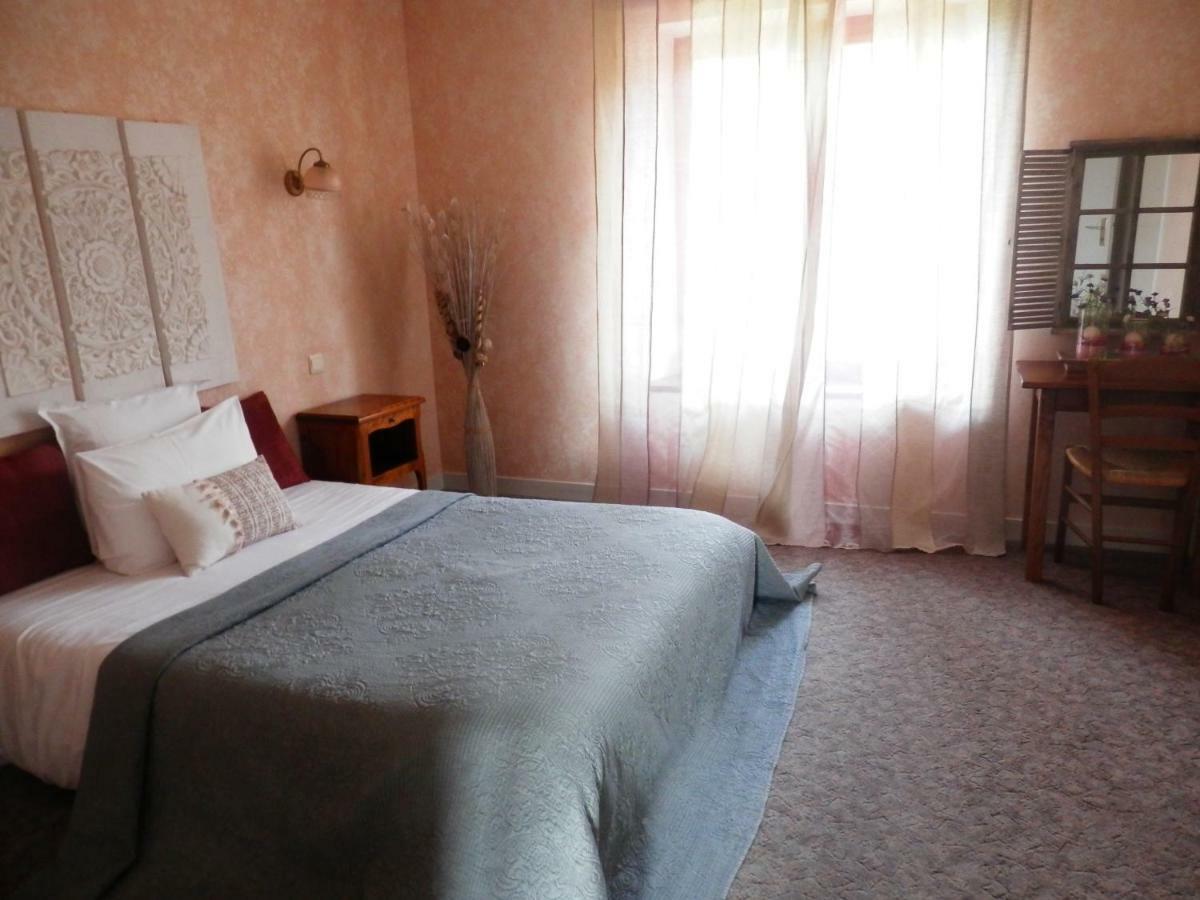 Domaine De Lascaux Bed & Breakfast Монтиняк Екстериор снимка