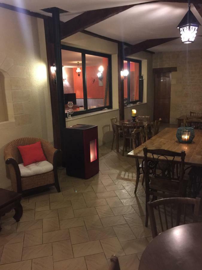 Domaine De Lascaux Bed & Breakfast Монтиняк Екстериор снимка