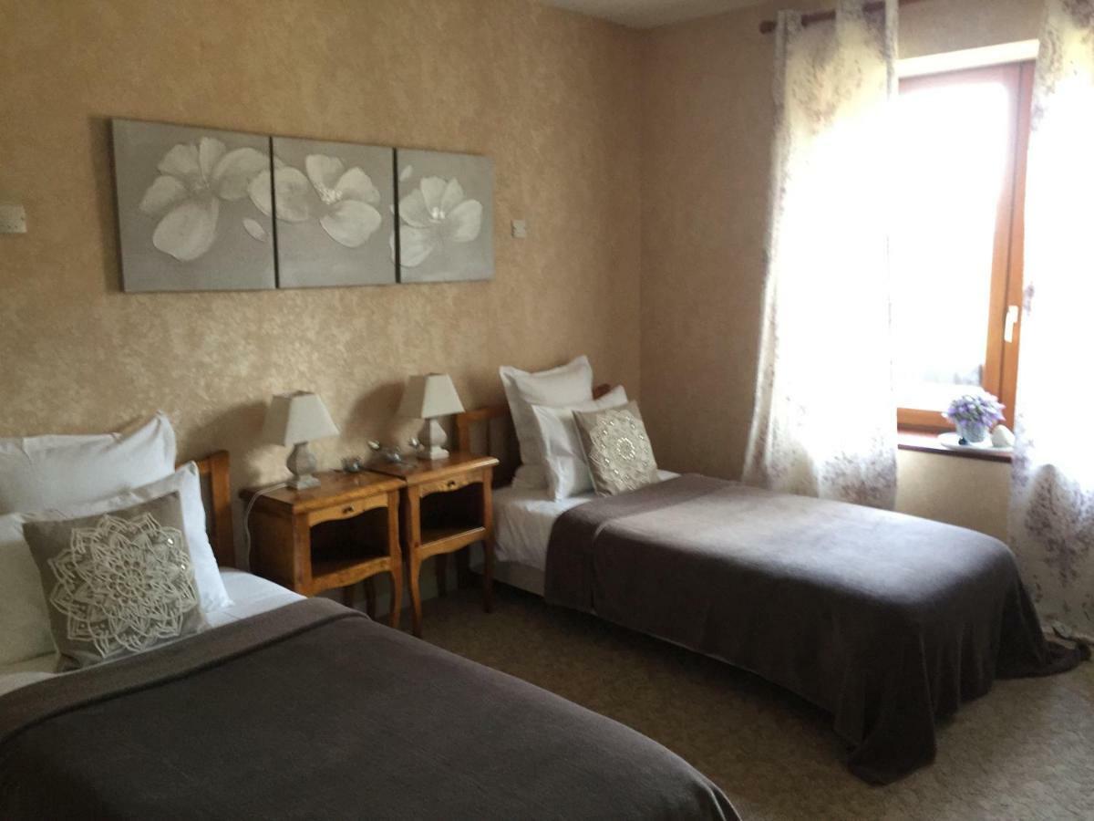Domaine De Lascaux Bed & Breakfast Монтиняк Екстериор снимка
