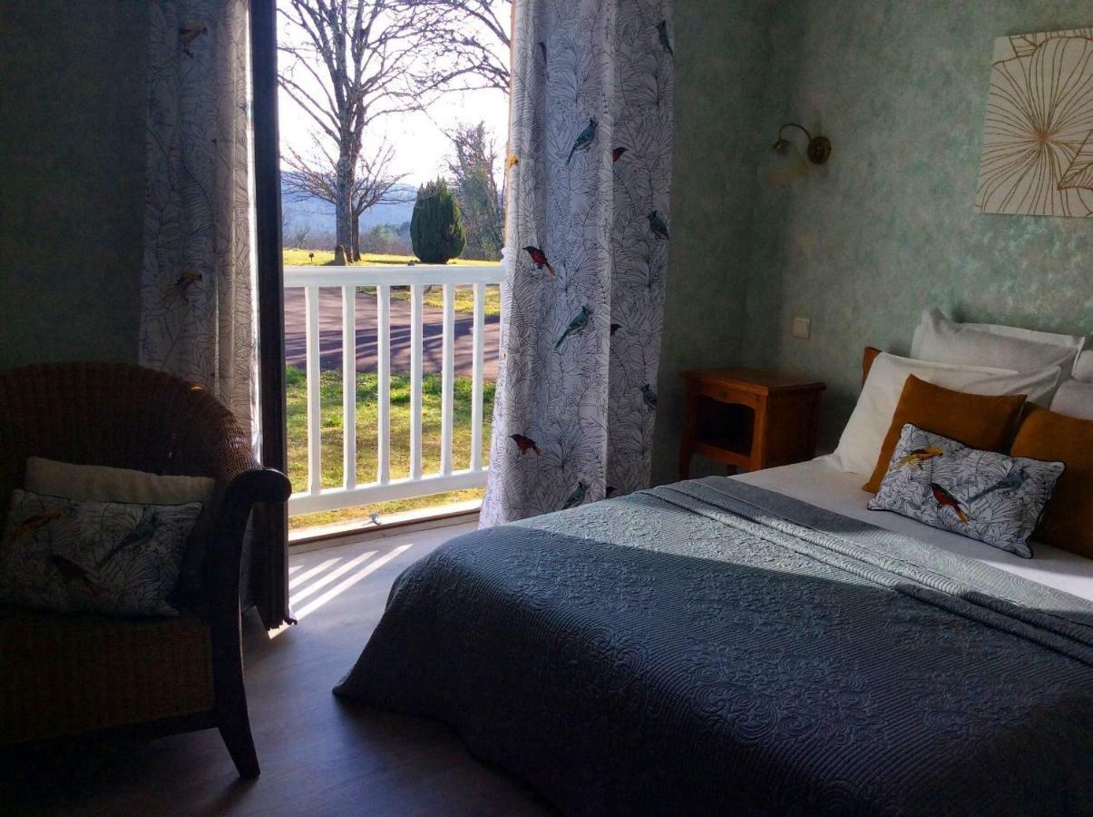 Domaine De Lascaux Bed & Breakfast Монтиняк Екстериор снимка